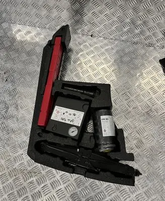Audi TT TTS RS Mk3 8S Tool set VW15927