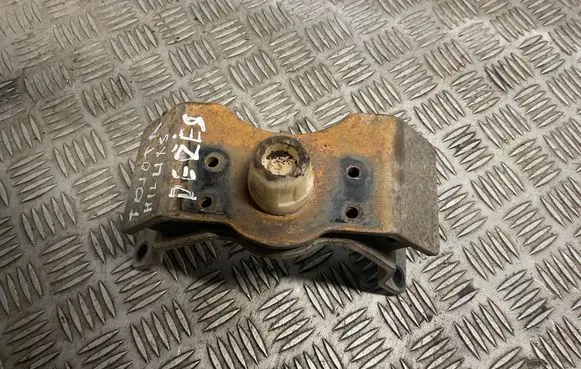 Toyota Hilux (AN10, AN20, AN30) Gearbox mount
