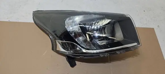 Renault Trafic III (X82) Headlight/headlamp 260100647R