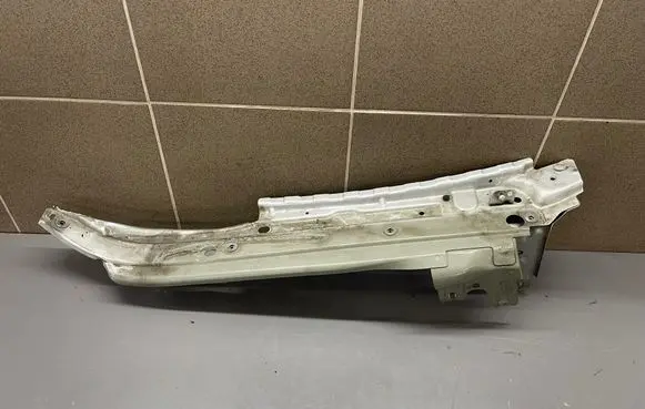 Audi Q7 4L Fender mounting bracket 4L0805176A 32413