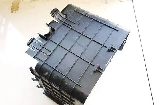 Volkswagen Golf V Battery box tray 3c0915335