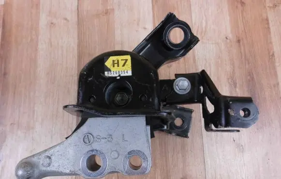 Toyota RAV 4 (XA40) Engine mounting bracket 1230536090
