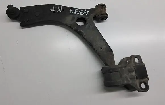 Ford Focus Front lower control arm/wishbone BV613A262AAA