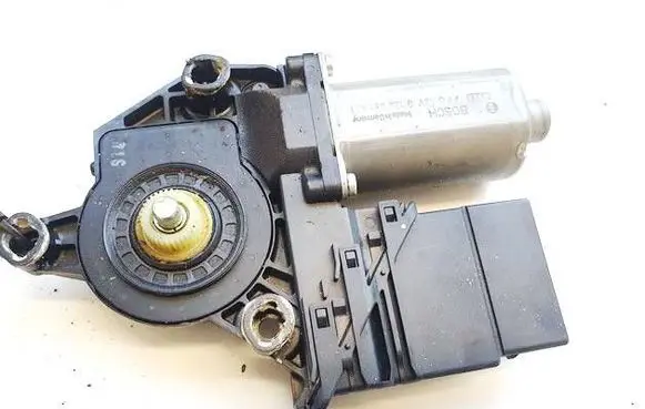 Volkswagen Golf Plus Rear door window regulator motor 0130821431 5M0839401B