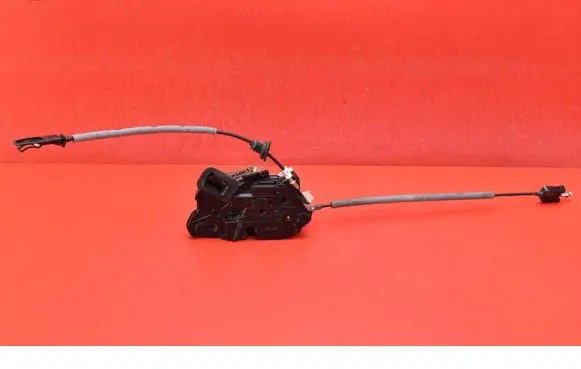 Volkswagen Cross Polo Front door lock 5K1837015B