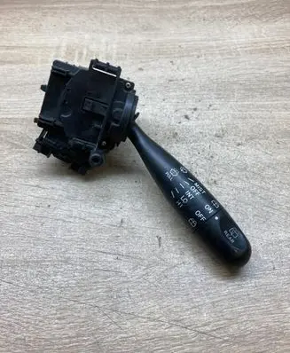 Toyota Yaris Wiper control stalk 173647