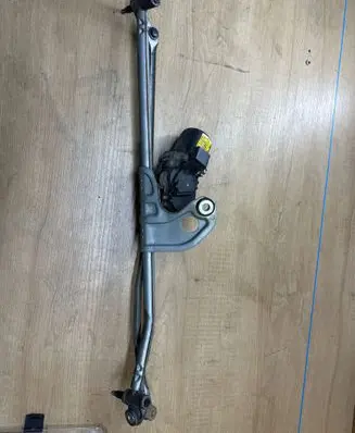Mini One - Cooper Coupe R56 Front wiper linkage and motor 53555304