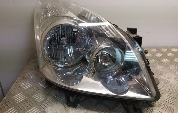 Toyota Corolla Verso AR10 Headlight/headlamp