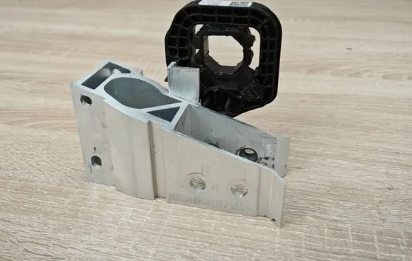 BMW 4 G22 G23 G24 G26 Radiator mount bracket 7422234 9895624
