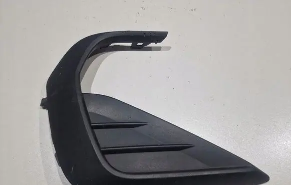 Volkswagen Tiguan Front bumper lower grill 5NA853665F