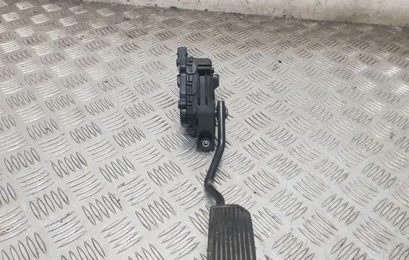 Nissan Primera Accelerator throttle pedal 18002AU410