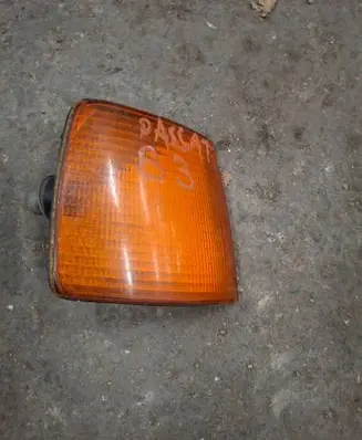 Volkswagen PASSAT B3 Front indicator light 133718