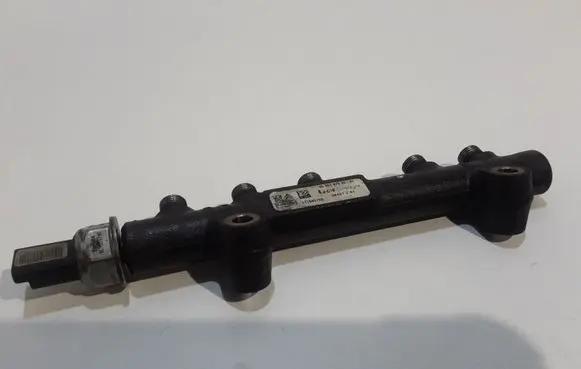 Ford Focus Fuel injector supply line/pipe 968529758002