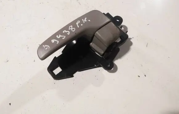 Mitsubishi Grandis Front door interior handle 