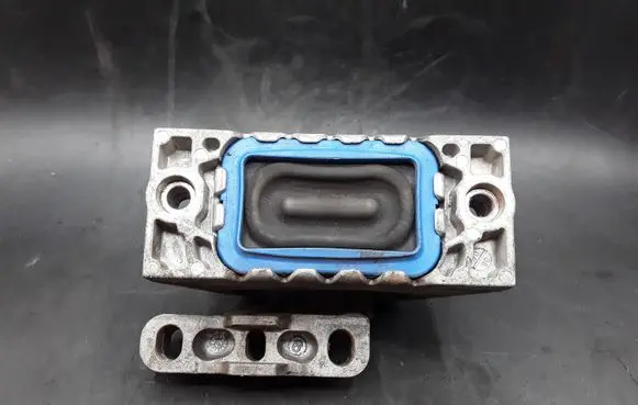 Volkswagen PASSAT B6 Engine mount bracket 1K0199262 3618372