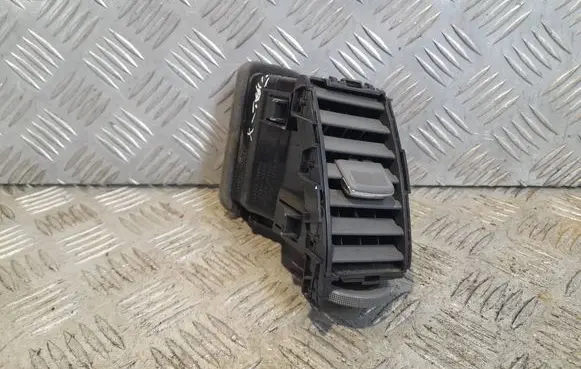 Nissan X-Trail T31 Dash center air vent grill 68751JG00A