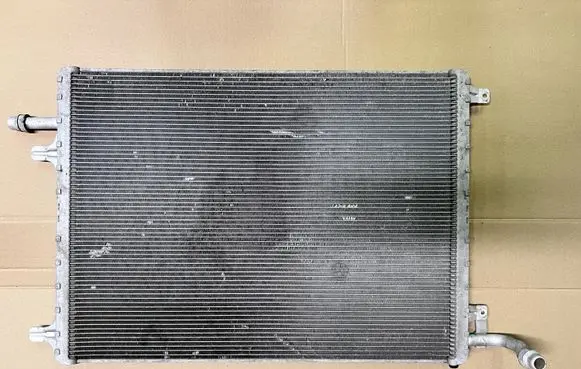 Land Rover Discovery 5 Coolant radiator J9C319E839AA J9C38K230AA