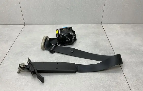 Nissan X-Trail T32 Front seatbelt TKKAH2EG673