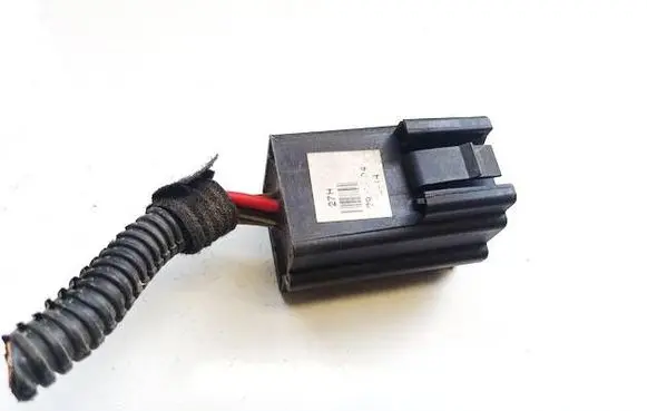 Opel Astra H Coolant fan relay 13119468