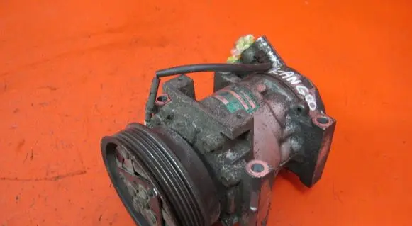 Renault Kangoo I Air conditioning (A/C) compressor (pump) 7700273301