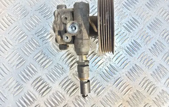 Volkswagen Golf IV Power steering pump 1J0422154B