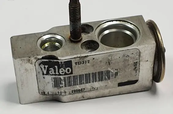 Dodge Nitro Air conditioning (A/C) expansion valve T1000882H