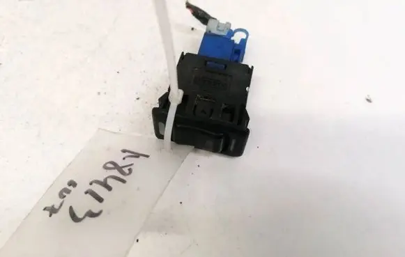 Nissan King Cab, Navara Seat heating switch