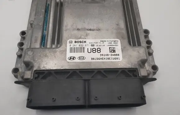 KIA Ceed Engine control unit/module 391402A880 EDC17C57 0281032871