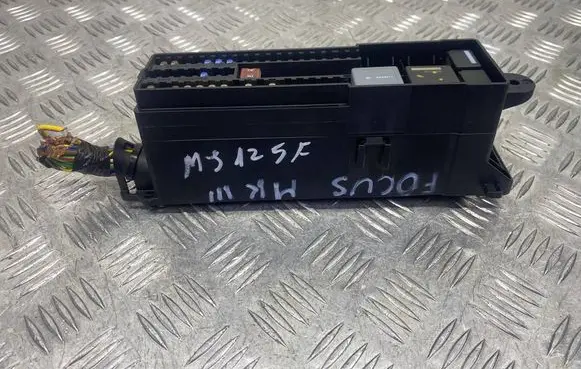 Ford Focus Fuse box set AV6T14K131AC