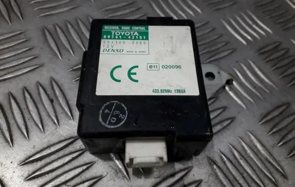 Toyota RAV 4 (XA20) Door control unit/module 8974142151 89741-42151