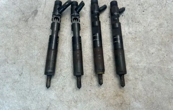 Renault Megane III Fuel injectors set 8200421897 8200815416 EJBR05102D