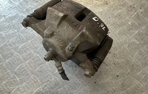 Nissan X-Trail T32 Front brake caliper