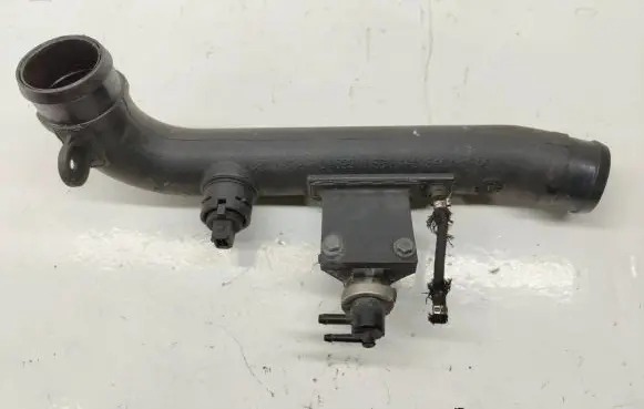 Audi A4 S4 B5 8D Intercooler hose/pipe 8D0145840A