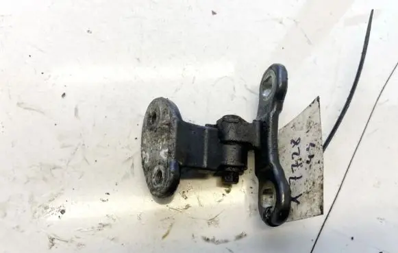 Volvo V50 Rear door lower hinge 446re