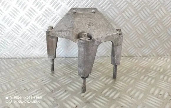Opel Meriva B Engine mounting bracket 13226751
