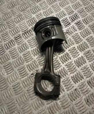 Mitsubishi Pajero Piston with connecting rod