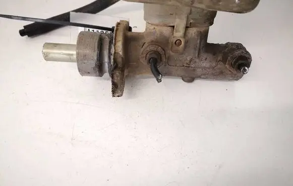 Volkswagen Golf IV Master brake cylinder 