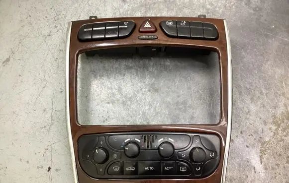 Mercedes-Benz C W203 Climate control unit A2098300085 9140010497 A2036804639