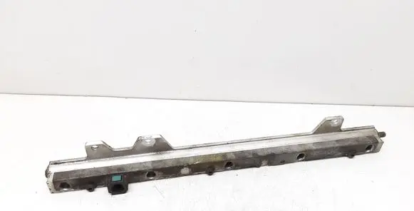 Volvo XC90 Fuel main line pipe