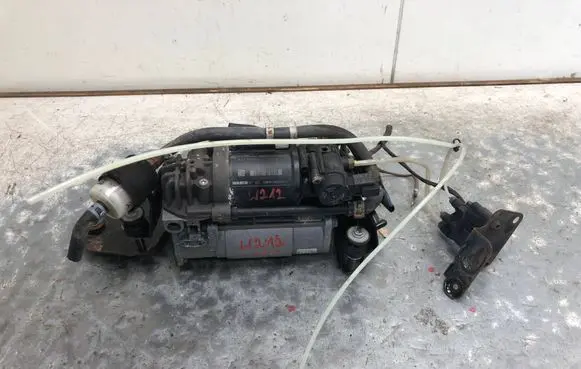 Mercedes-Benz E W212 Air suspension compressor/pump A2123200404BILI A2123200404