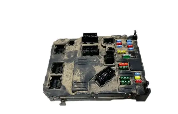 Citroen C3 Fuse module 9657999680