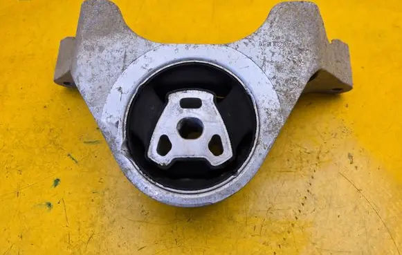 MG ZS Engine mount bracket 10884500