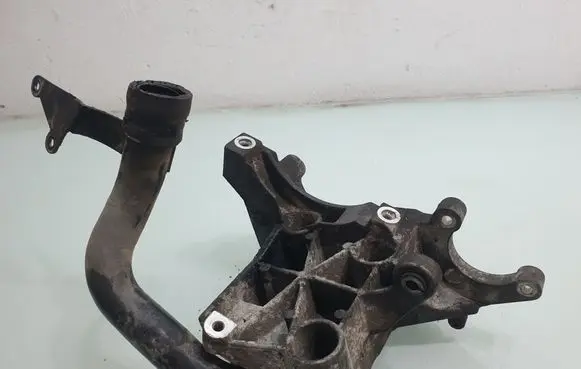 Volkswagen Touareg I Power steering pump mounting bracket 059145169AA