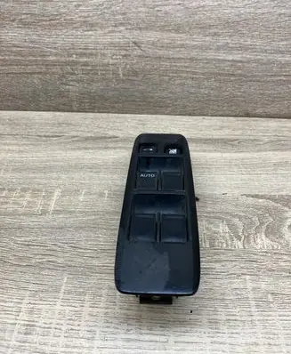 Nissan Primera Electric window control switch 25401AV640