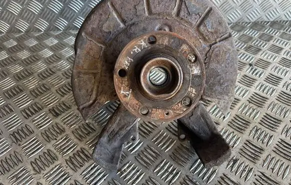 Volkswagen Golf V Front wheel hub