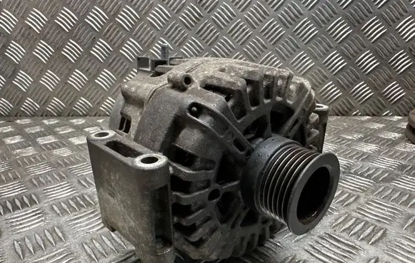 Mercedes-Benz E C207 W207 Generator/alternator A0009067702