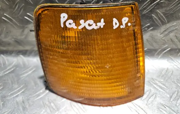 Volkswagen PASSAT B3 Front indicator light 357953050