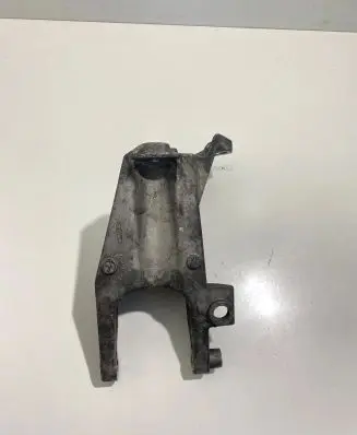 Volkswagen Transporter - Caravelle T5 Engine mounting bracket 7E0199343