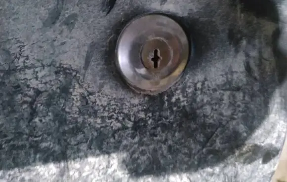 Citroen Xsara Picasso Front door lock (next to the handle) 