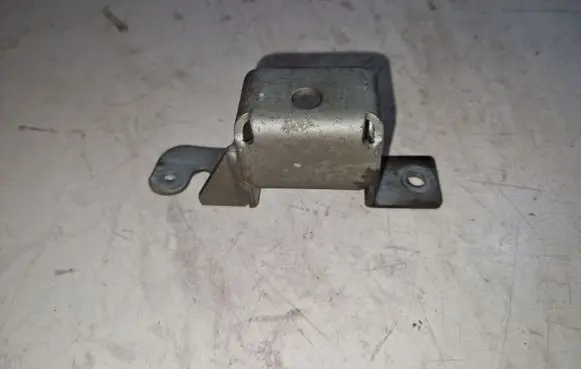 Mercedes-Benz E W212 other engine part A2044901140